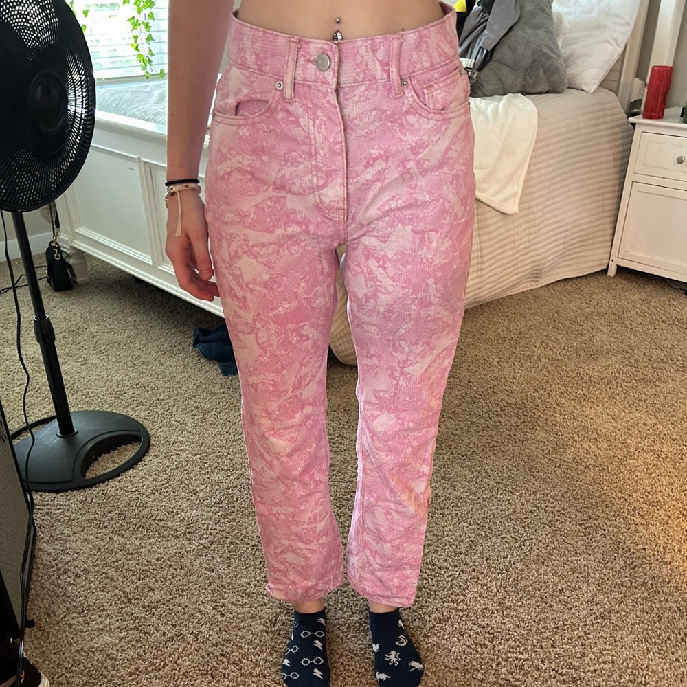 Super cute pink diamond printed jeans